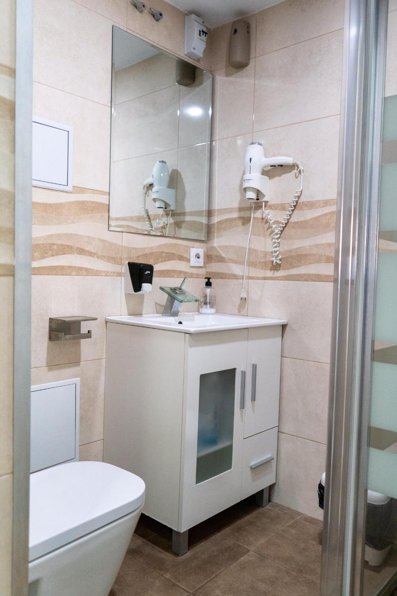 Invecar Holding Apartment Sevilla Exterior foto